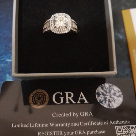 (NWT)  2 Ct Moissanite Ring - Picture 1 of 3